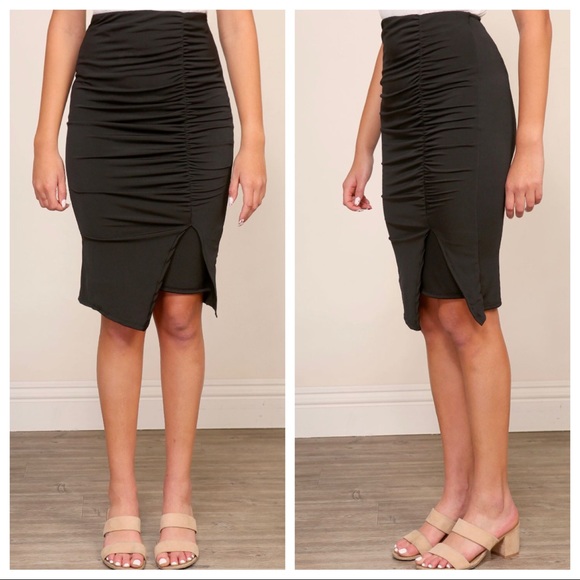 Black fabulous midi side runched skirt - Picture 2 of 3